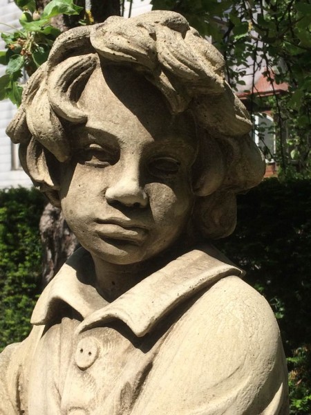 Cottage Figur - englischer Antiksteinskluptur