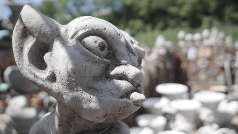 Gargoyle-Wächter-Drache-Drachenhund-Drache-ULRICH-GARTEN-Schwäbisch-Gmünd